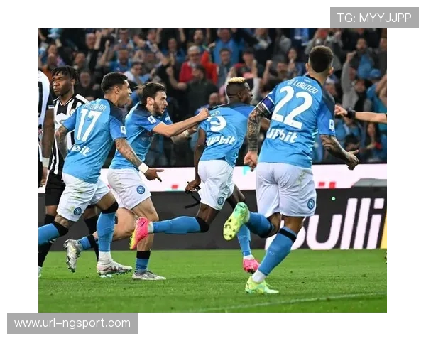 那不勒斯球迷用独特方式致谢对手球员展现意甲文化魅力