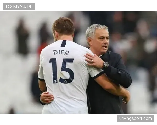 暖心一幕：小球童赛中突然不适，队医及时进场处理